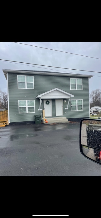 61 1st St in Williamsburg, KY - Building Photo