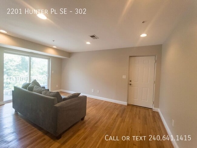 property at 2201 Hunter Pl SE