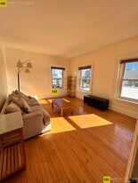 465 Park Dr, Unit 20 in Boston, MA - Building Photo