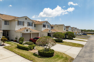 Willow Lake Condominiums in Kenneth City, FL - Building Photo - Building Photo