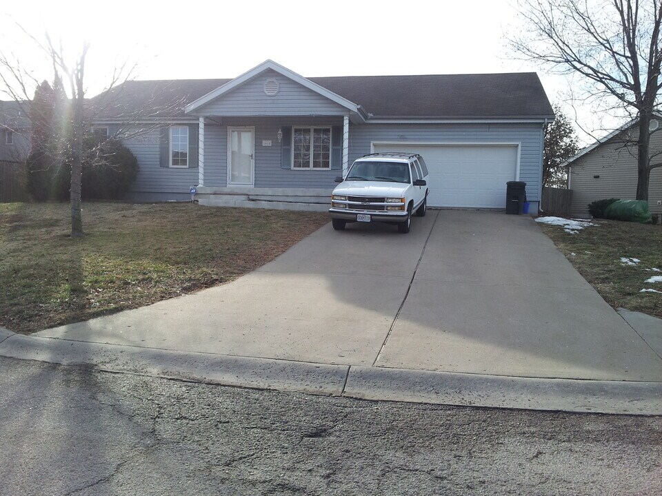 1610 Essex Dr in Warrensburg, MO - Building Photo
