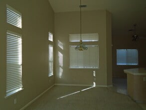 2048 E Muir Field Dr in Fresno, CA - Building Photo - Building Photo