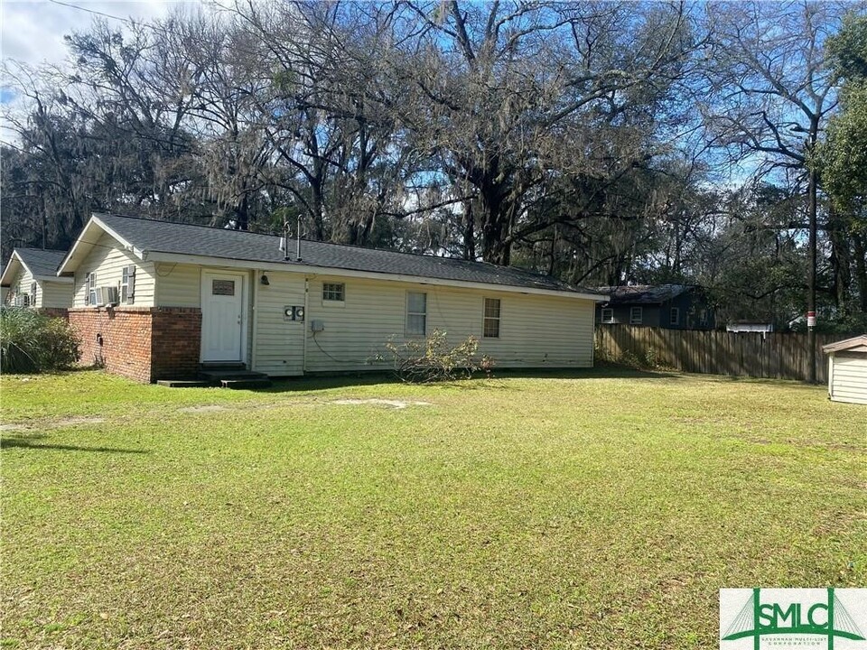 317 Strickland St in Hinesville, GA - Building Photo