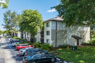 Cascades at the Hammocks in Miami, FL - Foto de edificio - Building Photo