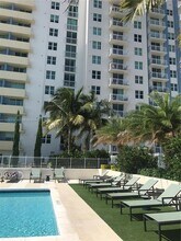 3000 Coral Way, Unit 1006 in Coral Gables, FL - Foto de edificio - Building Photo