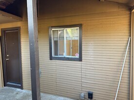 115-112 Poplar Ave in Modesto, CA - Building Photo