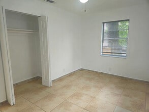 1109 E Okaloosa Ave in Tampa, FL - Foto de edificio - Building Photo