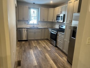 34 N Lee St in Hallam, PA - Foto de edificio - Building Photo