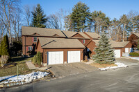 Candlewood Village in Enfield, CT - Foto de edificio - Building Photo