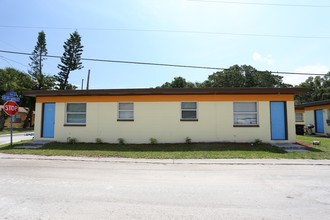 The Vineyard in Clearwater, FL - Building Photo - Building Photo