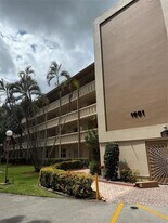 1601 Abaco Dr in Coconut Creek, FL - Building Photo