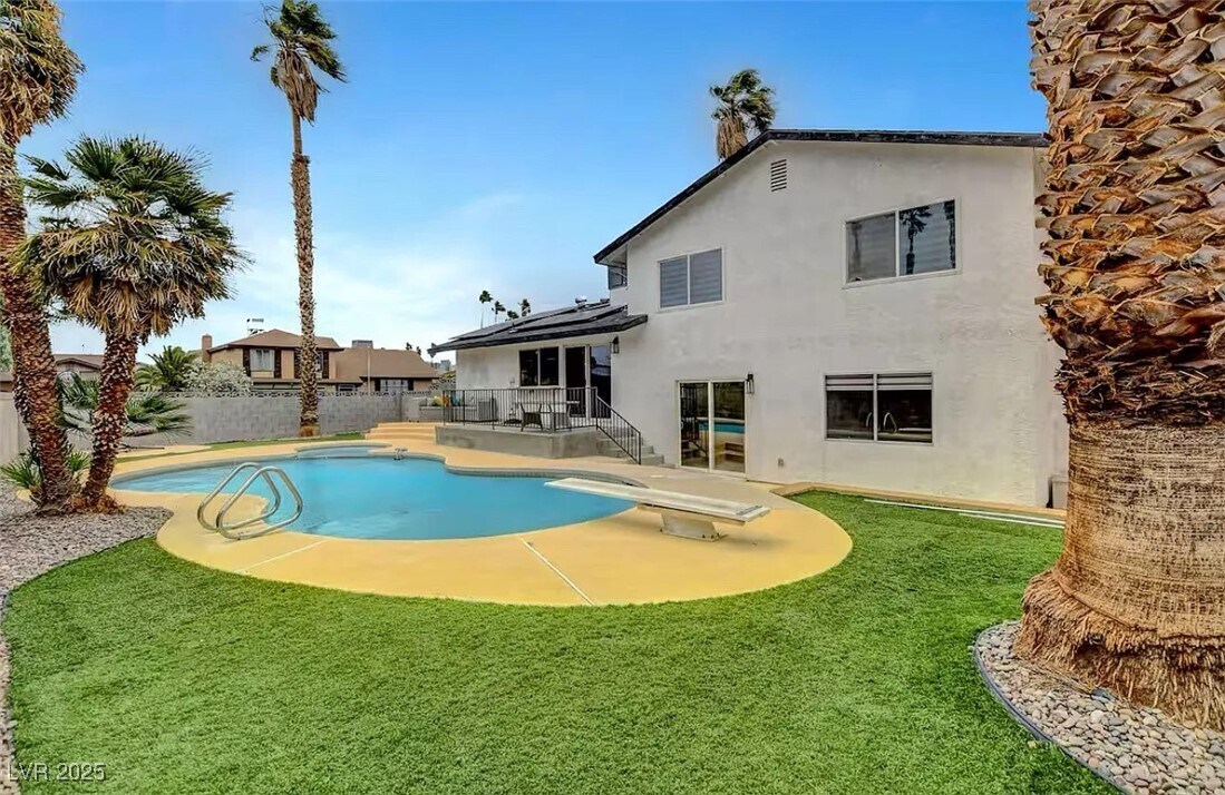 889 Monika Way in Las Vegas, NV - Foto de edificio