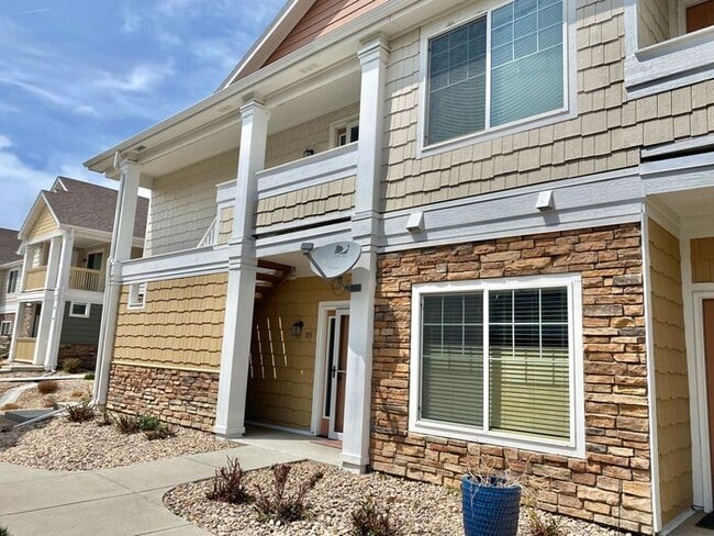 4855 Hahns Peak Dr in Loveland, CO - Foto de edificio - Building Photo