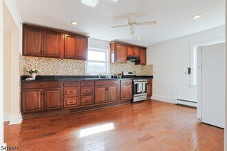 58 Prospect St in Dover, NJ - Foto de edificio - Building Photo