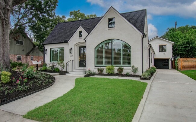 property at 6611 Rockbridge Ln
