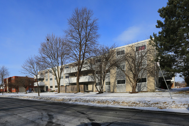 80 Breckenridge Dr in Kitchener, ON - Building Photo - Primary Photo