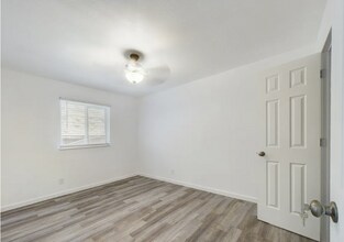 2401 Manor Rd in Austin, TX - Building Photo - Building Photo