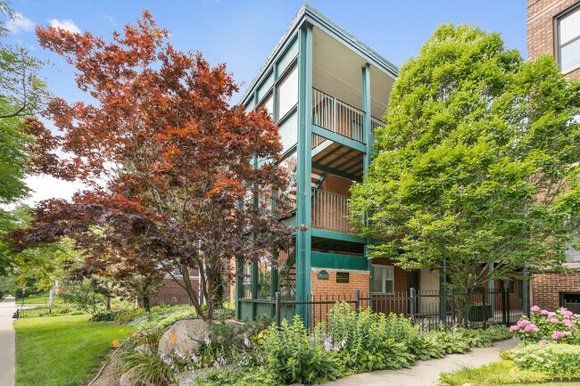 property at 7606 N Eastlake Terrace