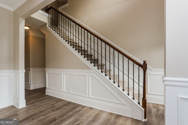 6364 Flat Rock Ln in Atlanta, GA - Foto de edificio - Building Photo
