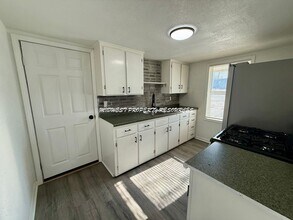 300 W 10th St in Holden, MO - Building Photo - Building Photo