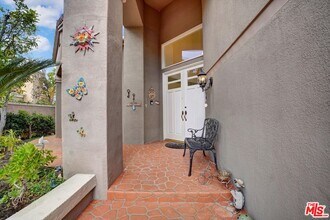 24823 Alexandra Ct in Calabasas, CA - Building Photo - Building Photo