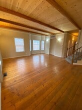 236 E Madison Ave in Cottage Grove, OR - Building Photo - Building Photo