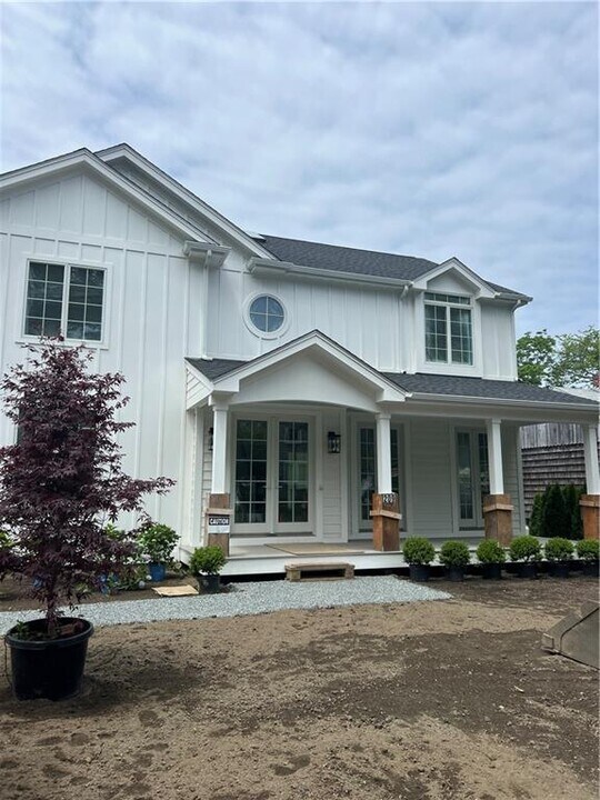 209 S Rhode Island Ave in Newport, RI - Building Photo