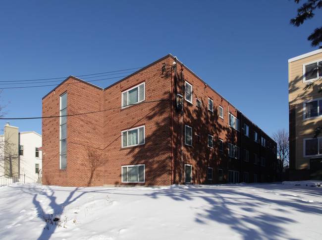 319 8th St Se Minneapolis Mn 55414 in Minneapolis, MN - Building Photo - Building Photo