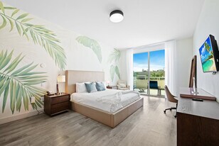 111 N Ocean Dr in Hollywood, FL - Building Photo