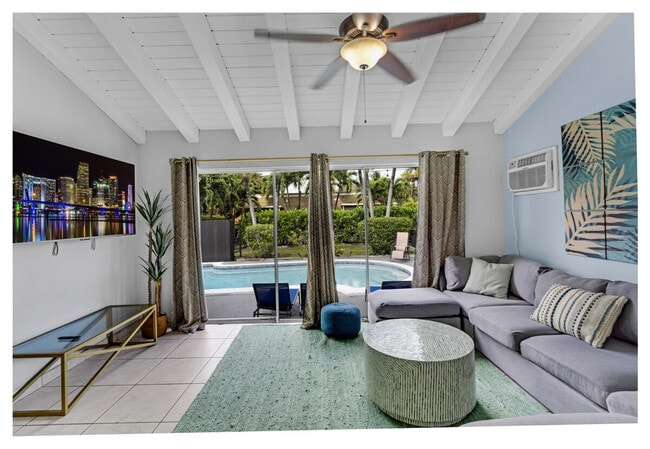 425 NE 105th St, Unit SI ID1439294P