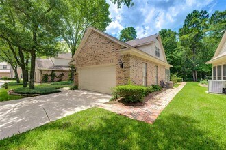 25 Fairway Oaks Pl in Spring, TX - Foto de edificio - Building Photo