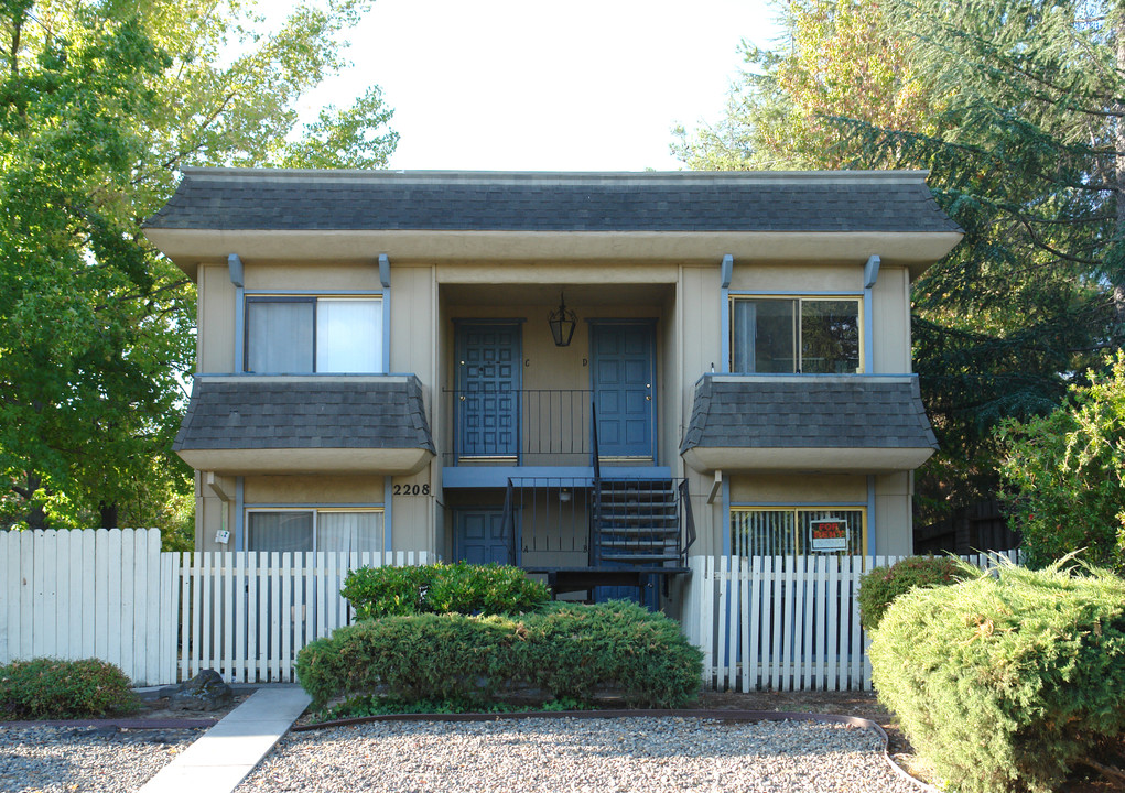 2208 Roselake Ave in Sacramento, CA - Building Photo