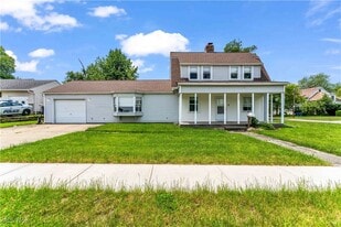 302 Louisiana Ave in Lorain, OH - Building Photo