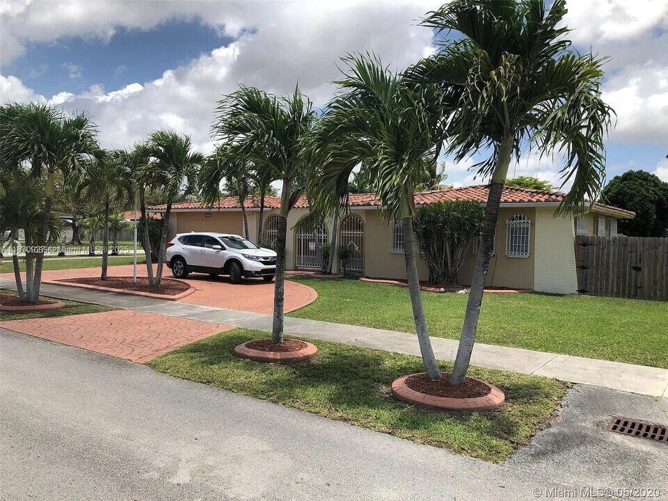 3401 SW 108th Ave in Miami, FL - Building Photo