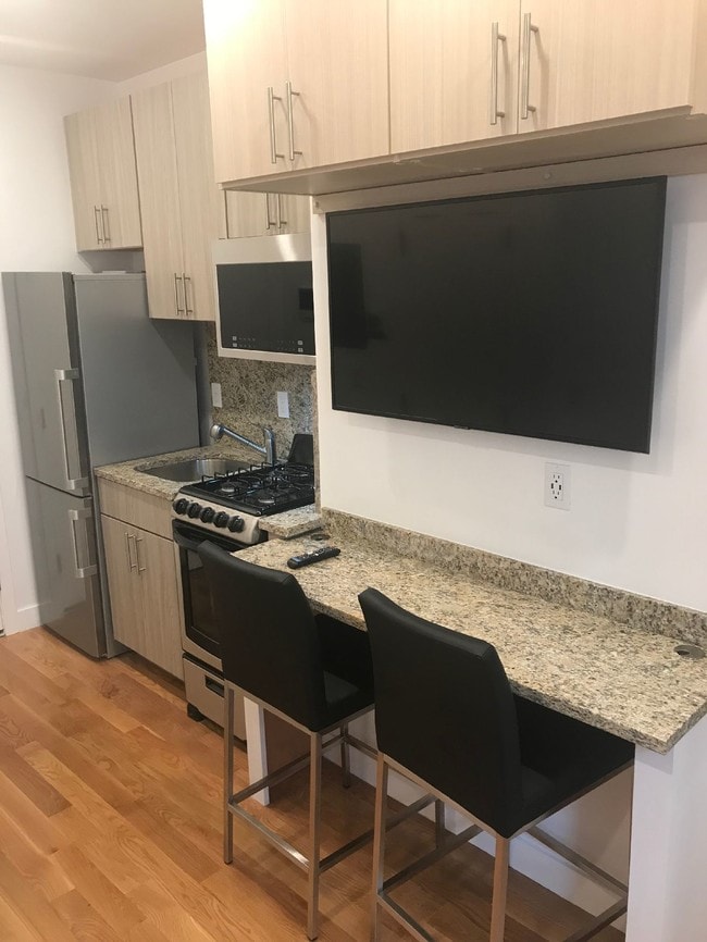 9 6th St Apartments and Nearby Chelsea Apartments For Rent Chelsea, MA