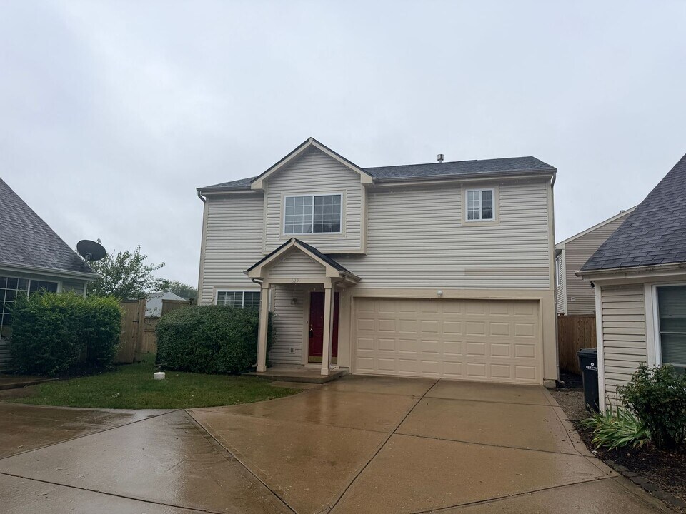 629 Cembra Dr in Greenwood, IN - Building Photo