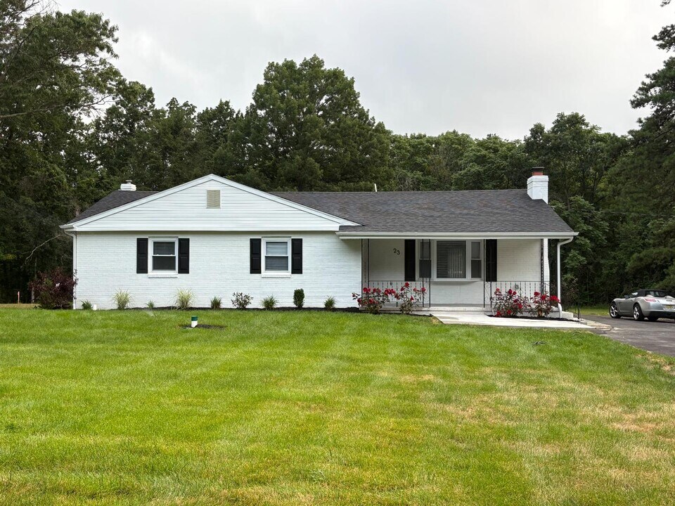 23 Center Ave in Chesilhurst, NJ - Building Photo