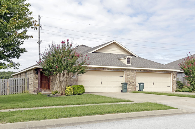 2771 N Seneca Ave in Fayetteville, AR - Building Photo - Building Photo