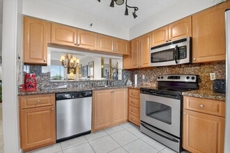 14460 Strathmore Ln, Unit 605 in Delray Beach, FL - Foto de edificio - Building Photo