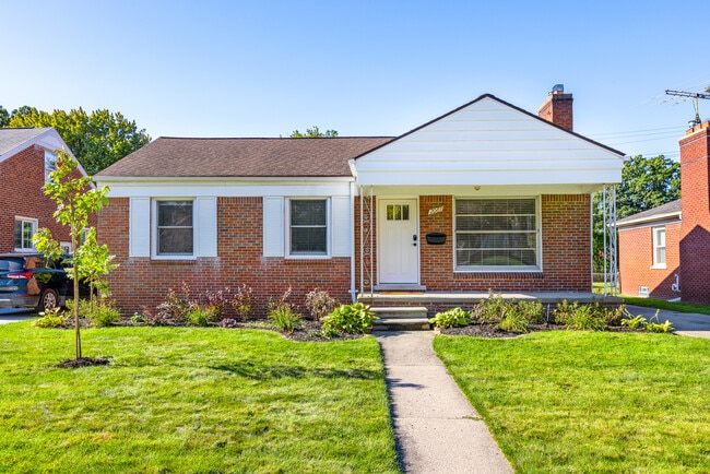 2087 Allard Ave in Grosse Pointe Woods, MI - Building Photo - Building Photo