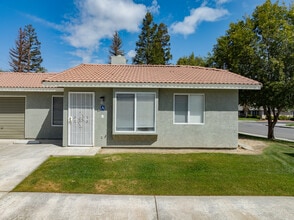 2625 Brookside Dr in Bakersfield, CA - Foto de edificio - Building Photo