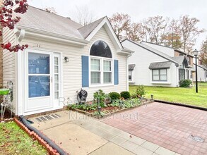 211 Crestwood Ct in Yorktown, VA - Building Photo - Building Photo