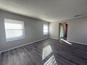 8910-8910 Greenmound Ave in Dallas, TX - Building Photo - Building Photo