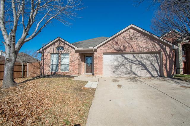 736 Silverbrook Dr in Saginaw, TX - Building Photo
