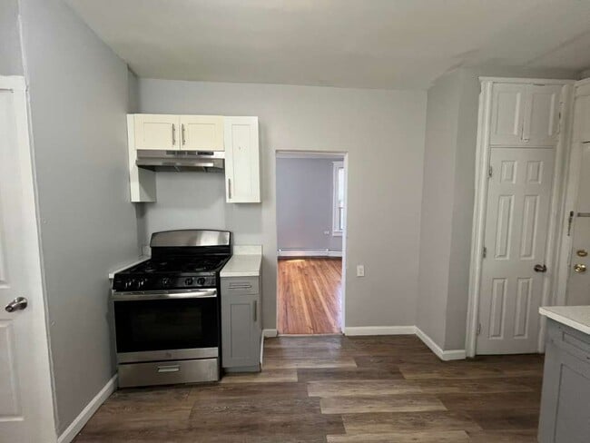 43 Rutgers Ave, Unit 2R4