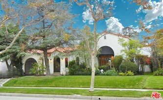 914 Burnside Ave in Los Angeles, CA - Building Photo