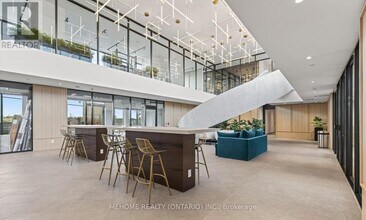 3071 Trafalgar Rd in Oakville, ON - Building Photo - Building Photo