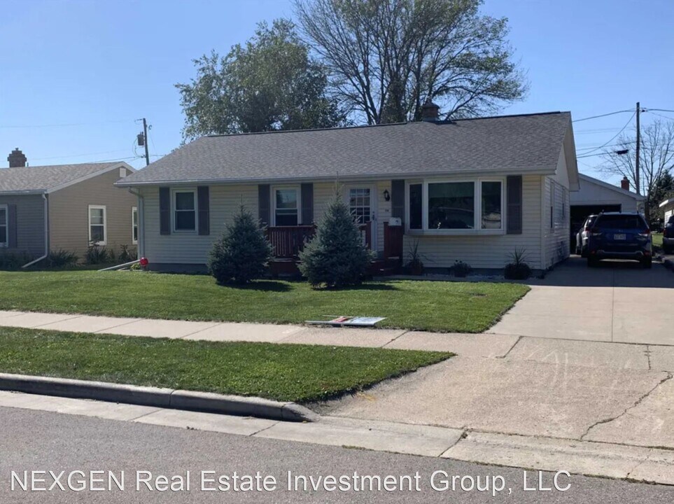 125 Andrew Ave Photo