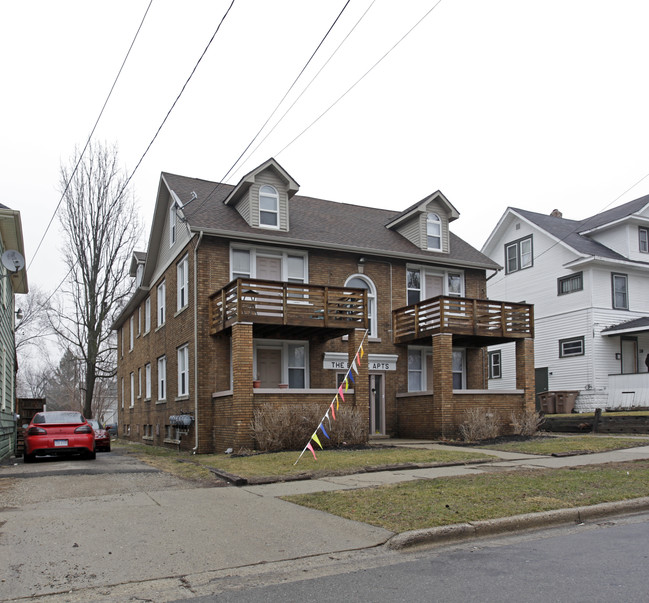 32-34 Augusta Ave in Pontiac, MI - Foto de edificio - Building Photo