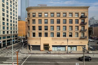 Douglas Building Lofts in Los Angeles, CA - Foto de edificio - Building Photo